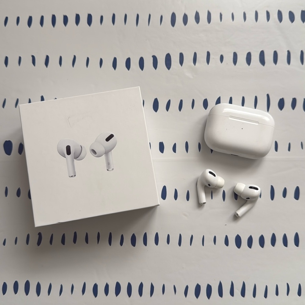 Apple AirPods Pro with Wireless Charging Case